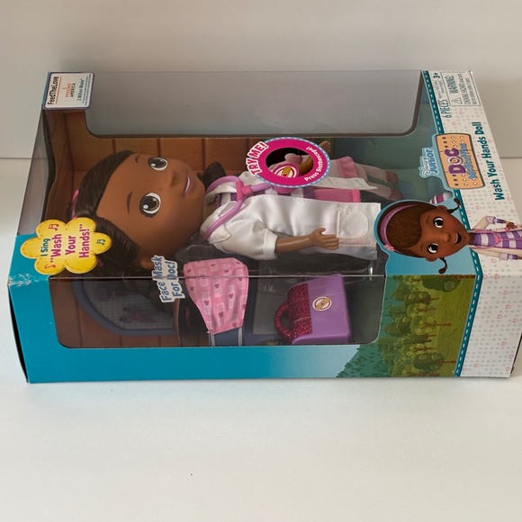 Disney Junior Doc McStuffins Wash Your Hands Talking Singing Doll 6-Piece NEW - Picture 5 of 10